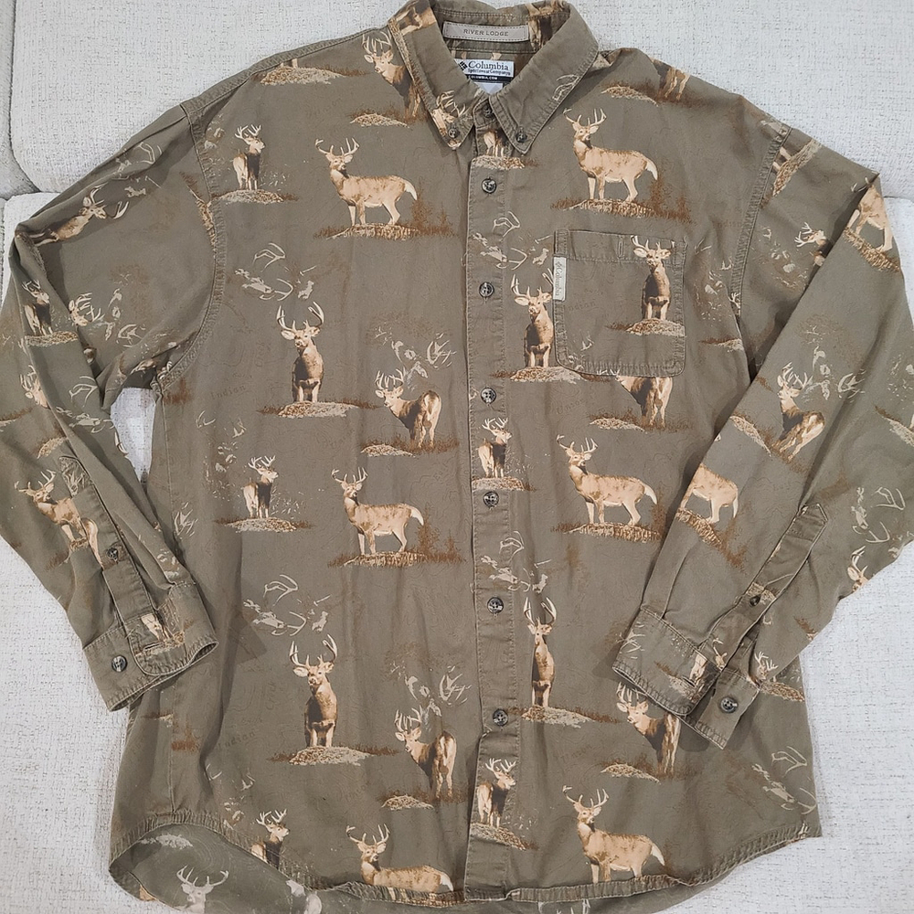 Columbia River Lodge Button Down Shirt Size Medium Buck Deer Print Cotton Brown